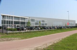 Staco-strekmetaal-Rotocoat-verzinken-poedercoaten-staalconstructie-DC-Hollister-001