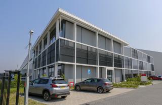 Staco-strekmetaal-Rotocoat-verzinken-poedercoaten-staalconstructie-DC-Hollister-002