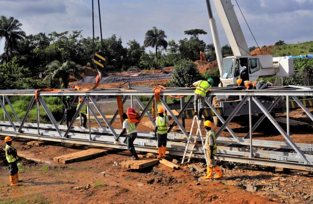 Brug voor transportleiding Monrovia