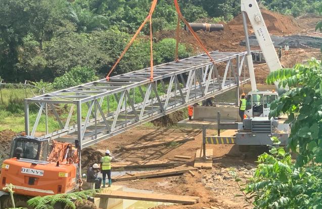Brug voor transportleiding Monrovia
