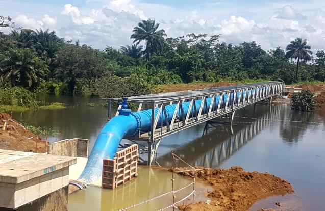 Brug voor transportleiding Monrovia