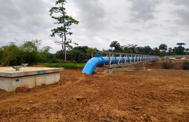 Brug voor transportleiding Monrovia