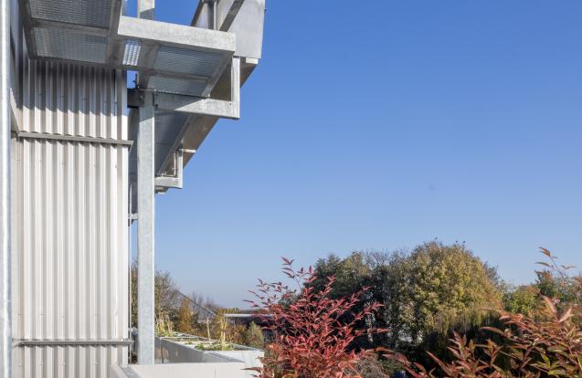 Renovatie van de kantoorgebouwen van Buildwise en bouwen van een loods
