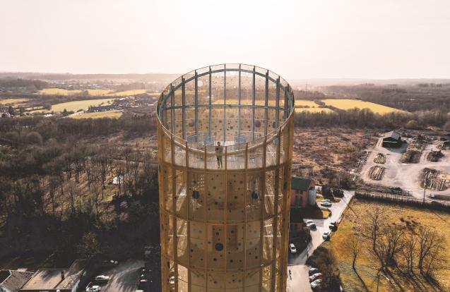 Nieuwe bovenkap voor de Famenne toren
