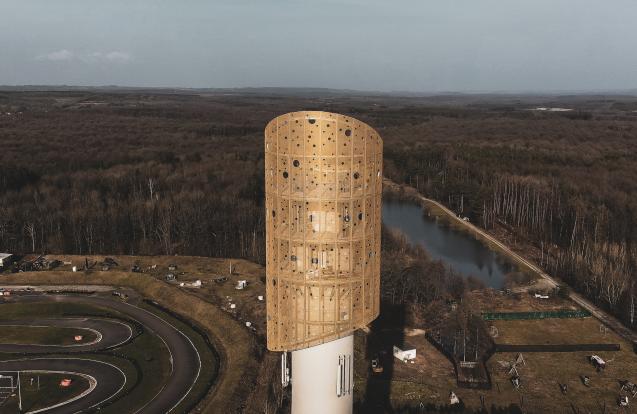 Nieuwe bovenkap voor de Famenne toren
