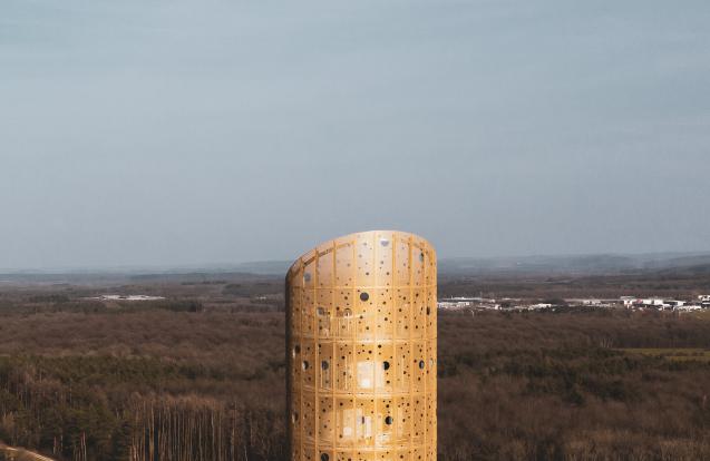 Nieuwe bovenkap voor de Famenne toren